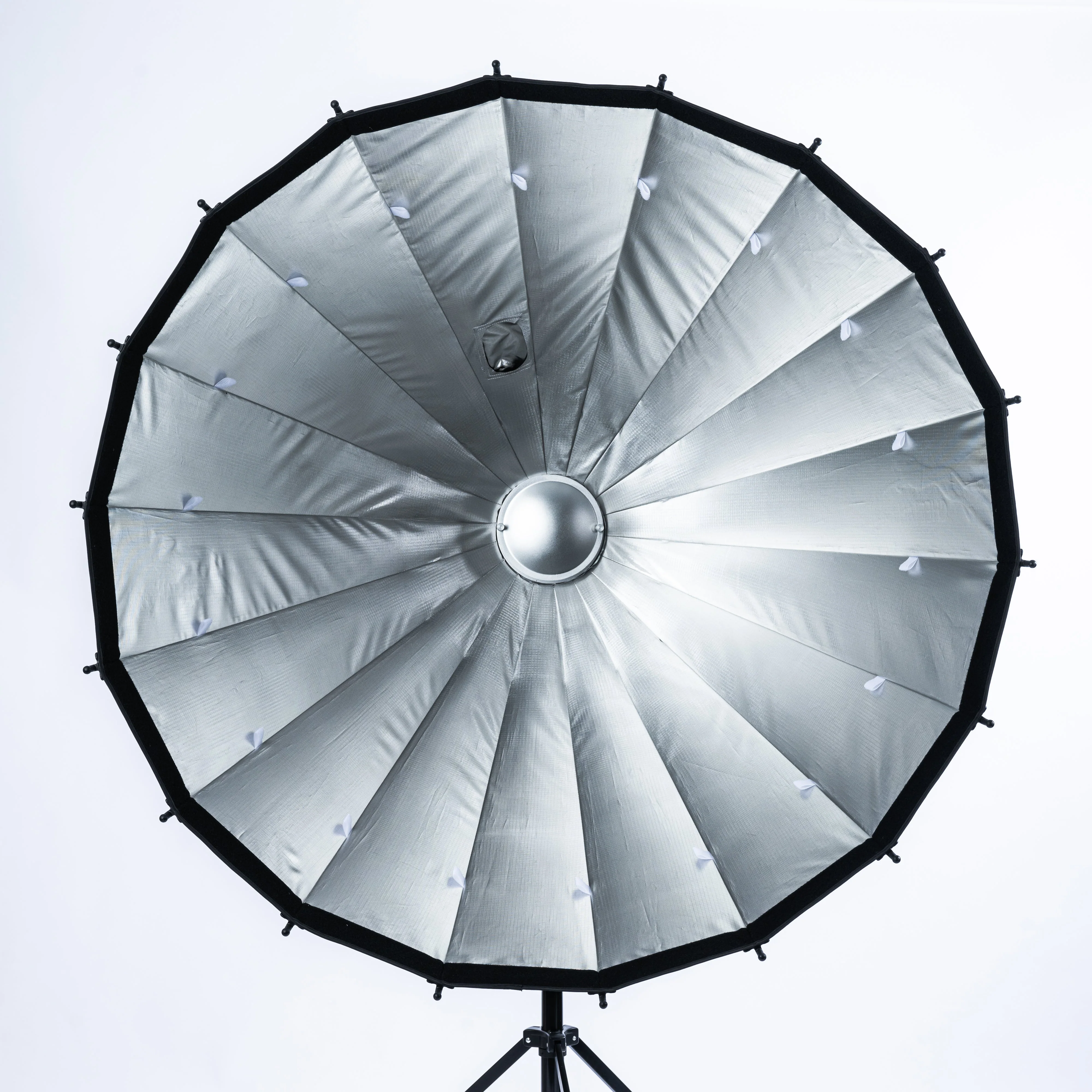 Cheetah Stand QPB-48 Deep Parabolic Softbox - Image 11